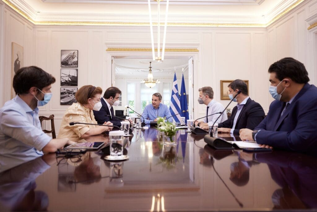Μητσοτάκης: Προπληρωμένη κάρτα 150 ευρώ σε νέους 18-25 που θα εμβολιαστούν-Πώς θα εκδίδεται, που θα χρησιμοποιείται - Eordaialive.com
