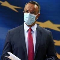 Σταϊκούρας: Νέες μειώσεις φόρων και εισφορών - Eordaialive.com