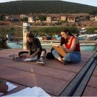 Εικαστικό project «Ψυχή στο Λαιμό 2021» Δύο Μικρές Θάλασσες Εικαστική παρείσφρηση σε τρία αγροτόσπιτα στην Πρέσπα - Eordaialive.com