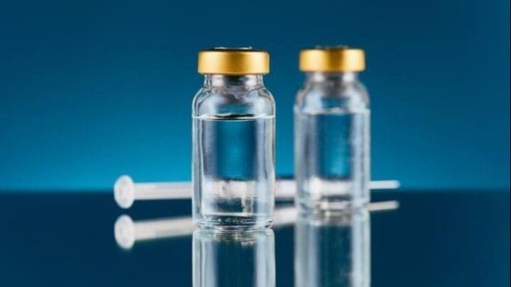 Εμβόλιο-νέα δόση: Από Δευτέρα αποφασίζει ο ΕΜΑ
