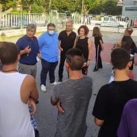 Ενημέρωση από κλιμάκιο του Δήμου Εορδαίας, σε νέους που χρησιμοποιούν αύλειους χώρους σχολικών κτιρίων, για θέματα ασφάλειας και προστασίας της σωματικής τους ακεραιότητας. - Eordaialive.com