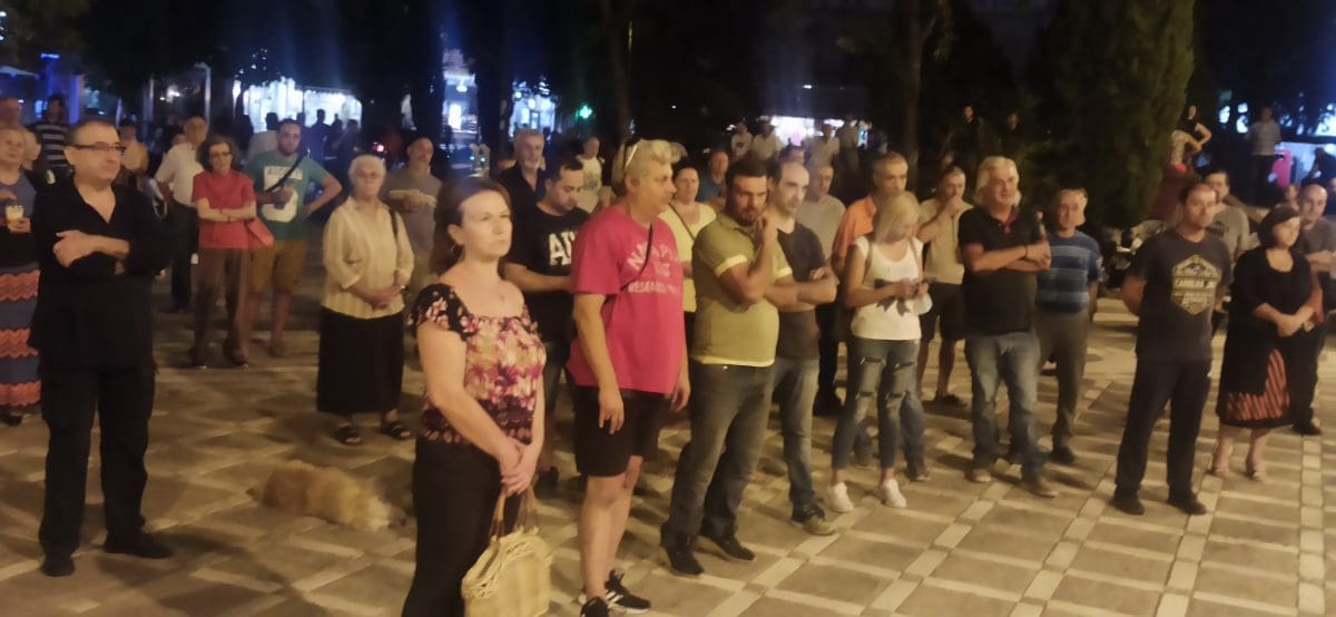 Eordaialive.com:Συγκέντρωση διαμαρτυρίας κατά του υποχρεωτικού εμβολιασμού στην κεντρική πλατεία Πτολεμαΐδας (βίντεο)