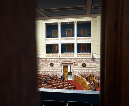 Στελέχη του ΣΥΡΙΖΑ έπαιξαν ξύλο μέσα στα γραφεία του κόμματος στη Βουλή - Eordaialive.com