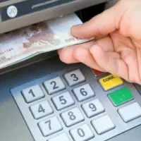 Κοζάνη: ΑΤΜ τράπεζας πετούσε κέρματα και χαρτονομίσματα!