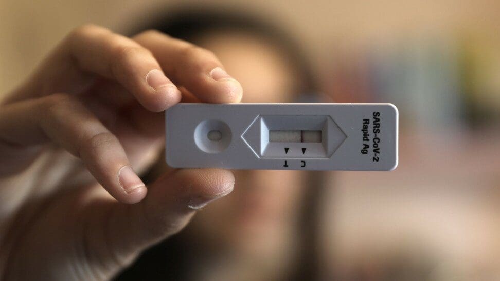 Από αύριο η διάθεση self-test για τους μαθητές από τα φαρμακεία - Eordaialive.com
