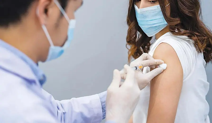 Η υποχρεωτικότητα έβαλε «φρένο» στην πορεία αύξησης του εμβολιασμού