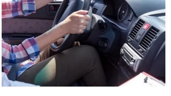 Διπλώματα οδήγησης: Οι βασικοί άξονες του νομοσχεδίου - Άδεια στους 17άρηδες, κάμερα στο όχημα