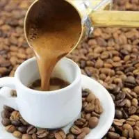 Η καθημερινή κατανάλωση 3-4 φλιτζανιών καφέ σχετίζεται με μειωμένο σωματικό βάρος