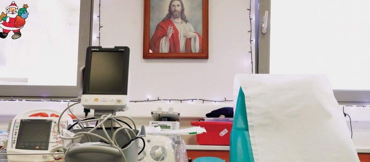 Οργισμένη ανάρτηση Ά. Τσελέντη για την αποκαθήλωση θρησκευτικών εικόνων από νοσοκομεία της χώρας
