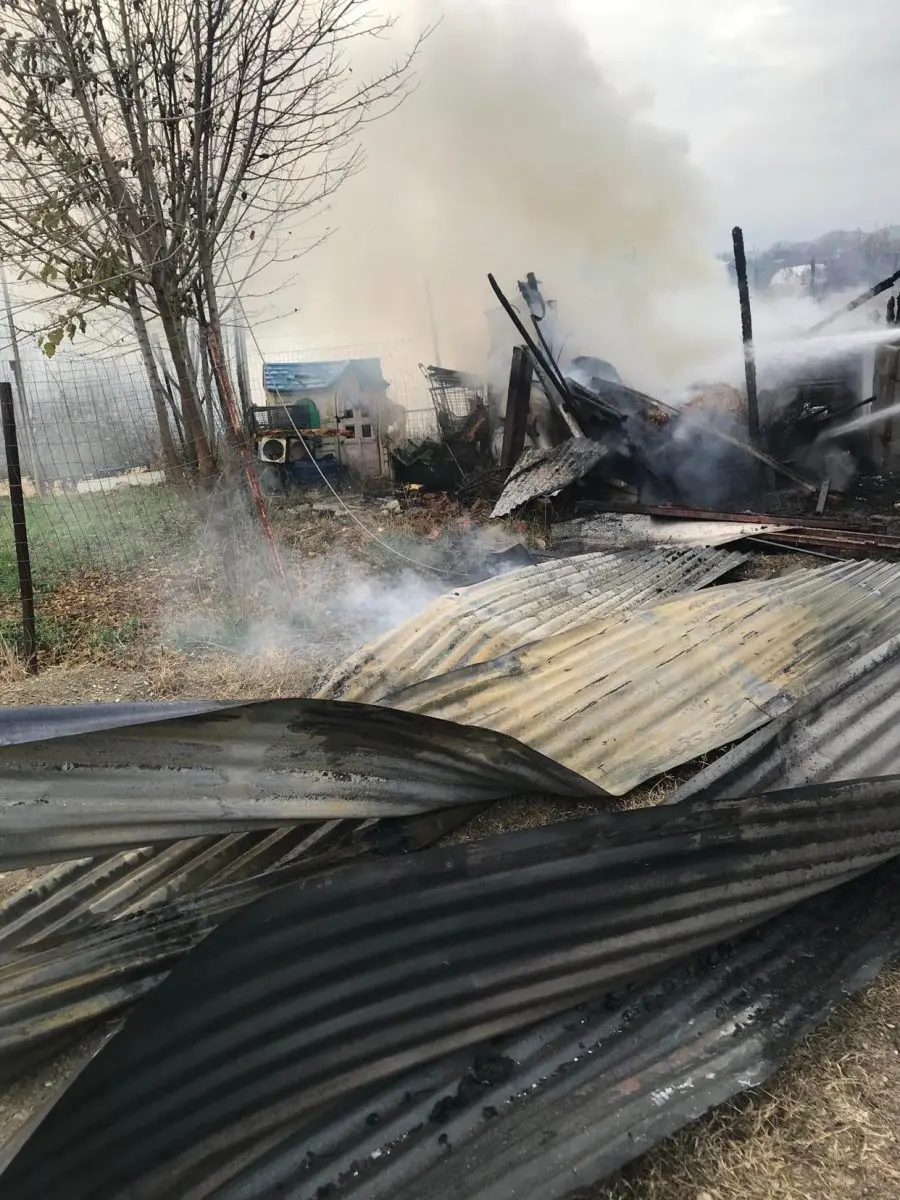 Πτολεμαΐδα: Πυρκαγιά σε αγροτική αποθήκη - Άμεση η επέμβαση της Π.Υ. Πτολεμαΐδας (φωτογραφίες)