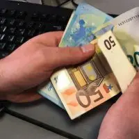 Κατά 50 ευρώ θα αυξηθεί ο κατώτατος μισθός το 2022