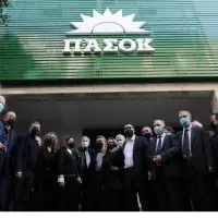 Ο ήλιος του ΠΑΣΟΚ επέστρεψε στη Χαριλάου Τρικούπη – Με τη σφραγίδα της Φώφης Γεννηματά η νέα πρόσοψη του κτιρίου
