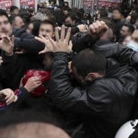 Πολυτεχνείο: Έσπασαν την κάμερα συνεργείου του MEGA - Eordaialive.com