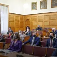 Βουλή: Επεισοδιακή η πρώτη συνεδρίαση της εξεταστικής επιτροπής για τη «λίστα Πέτσα»