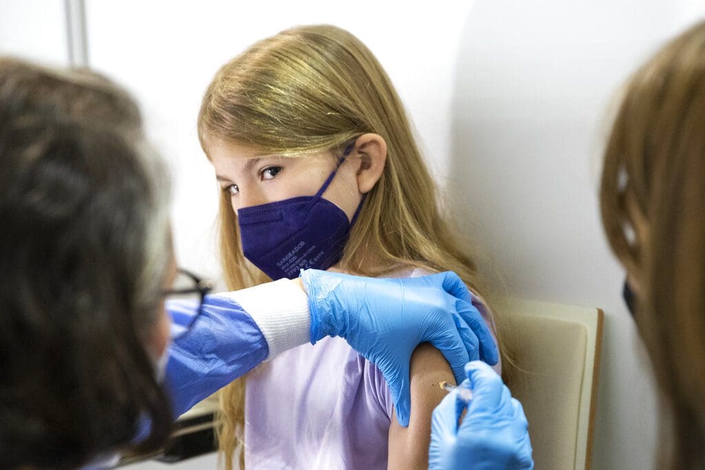 Εμβολιασμός παιδιών: Μ. Θεοδωρίδου και Β. Παπαευαγγέλου απαντούν σε απορίες – Διαδικτυακή εκδήλωση του υπ. Παιδείας