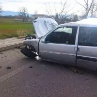 Σοβαρό τροχαίο ατύχημα στο δρόμο Κοζάνης-Κρόκου – ΙΧ έπεσε σε δέντρο-Στο Μαμάτσειο σε κρίσιμη κατάσταση ο 18χρονος οδηγός-Φωτογραφίες