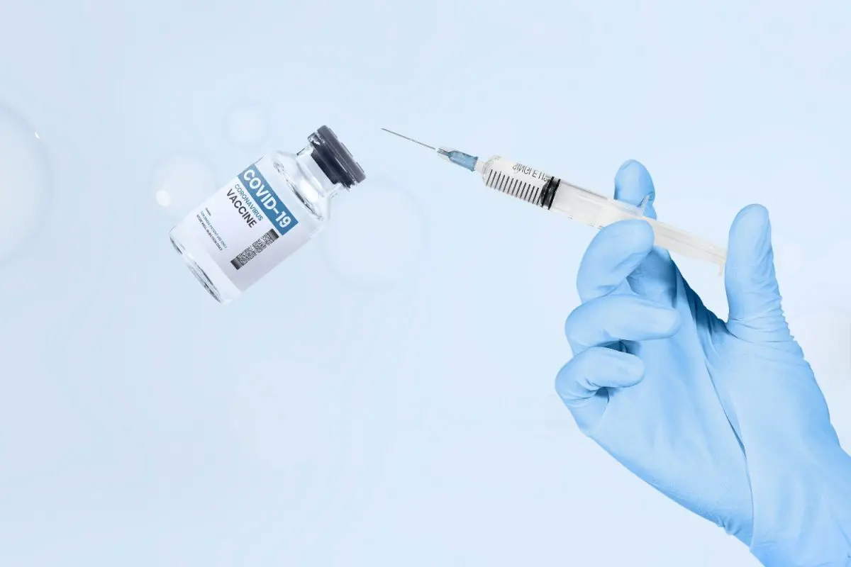 Κορονοϊός: Τι ισχύει για εμβολιασμένους νοσήσαντες – Τι γίνεται με το πιστοποιητικό εμβολιασμού