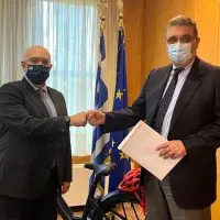 Συνάντηση του Υφυπουργού Μεταφορών Μιχάλη Παπαδόπουλου με τον Πρόεδρο του Πανελλήνιου Ιατρικού Συλλόγου Αθανάσιο Εξαδάκτυλο για τη διαδικασία ιατρικής εξέτασης στις άδειες οδήγησης