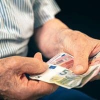 Συντάξεις Μαρτίου: Ολοκληρώνεται αύριο η καταβολή τους – Ποιοι θα δουν διπλή αύξηση - Eordaialive.com
