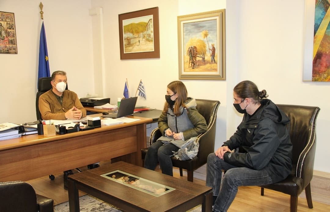 Με τους αντιπροσώπους του 15μελούς μαθητικού συμβουλίου του ΓΕΛ Αμυνταίου συναντήθηκε στο γραφείο του ο Δήμαρχος Αμυνταιου κ. Άνθιμος Μπιτάκης.
