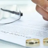 Φορολογικό διαζύγιο: Αδειάζει η κλεψύδρα - Τα πλεονεκτήματα και τα μειονεκτήματα των χωριστών δηλώσεων