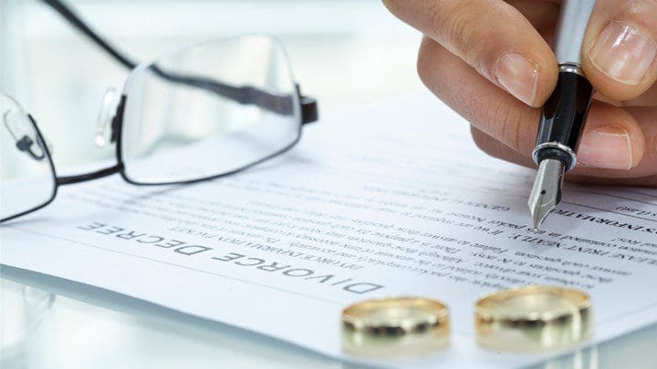 Φορολογικό διαζύγιο: Αδειάζει η κλεψύδρα - Τα πλεονεκτήματα και τα μειονεκτήματα των χωριστών δηλώσεων