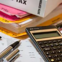 Σενάρια μείωσης του φόρου εισοδήματος - Τα μέτρα που έχουν πέσει στο τραπέζι