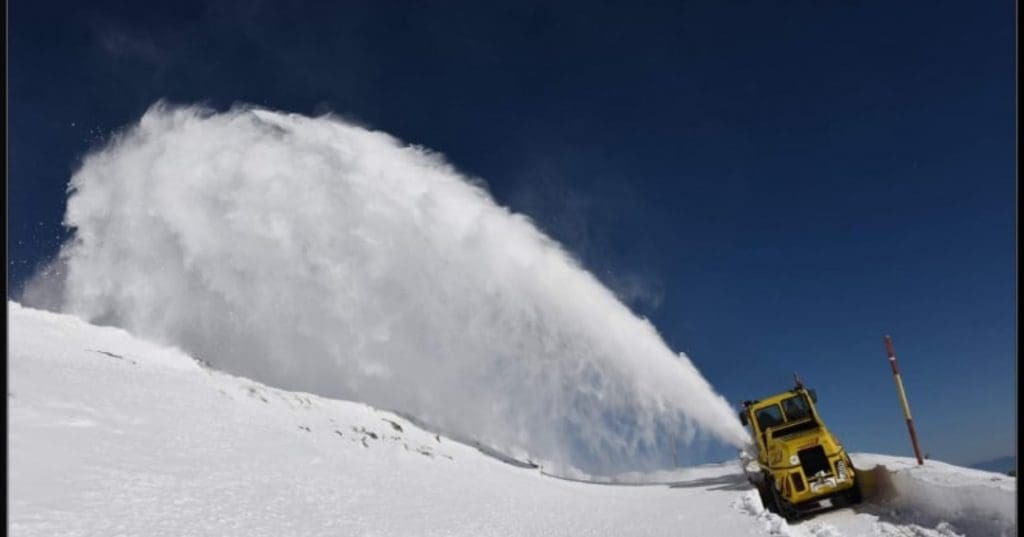 Καστοριά: Αποχιονισμός σε… βουνά από χιόνια (εικόνες)