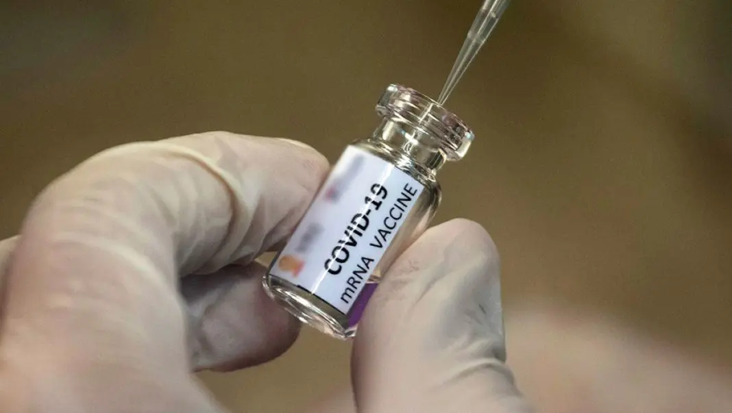 Eordaialive.com - Τα Νέα της Πτολεμαΐδας, Εορδαίας, Κοζάνης Οι Pfizer/BioNTech υπέβαλαν αίτηση στον FDA για χορήγηση δ’ δόσης εμβολίου στους άνω των 65 ετών