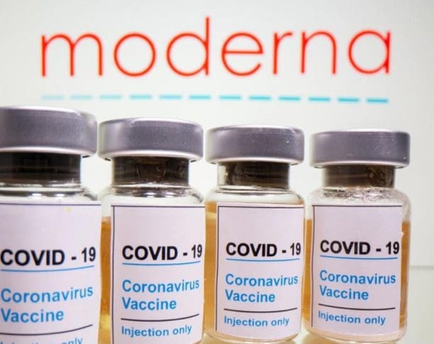 Μετά την Pfizer αίτημα και της Moderna στον FDA για τέταρτη δόση του εμβολίου για όλους τους ενήλικες