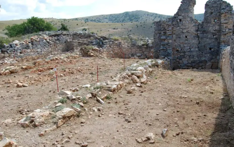 Φλώρινα: Το οχυρωμένο κάστρο που αποκαλύπτεται στο Κάλε Αμυνταίου – Οι διαπιστώσεις των αρχαιολόγων