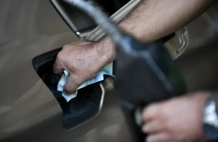 Επίδομα βενζίνης: Ανοίγει αύριο η πλατφόρμα για τις αιτήσεις -Βήμα βήμα η διαδικασία, τα ποσά και οι δικαιούχοι