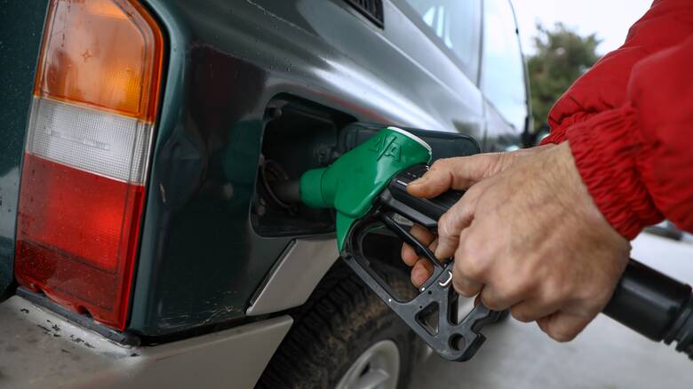 Επιταγή καυσίμων: Από βδομάδα η ενίσχυση στους κατόχους οχημάτων - Τα ποσά και οι δικαιούχοι