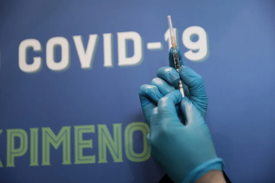 Ανοίγει η πλατφόρμα για την 4η δόση εμβολίου - Ποιοι «πρέπει» να την κάνουν και πόσο μετά την 3η δόση
