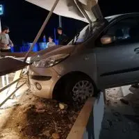 Αυτοκίνητο… προσγειώθηκε σε κατάστημα στο κέντρο των Χανίων – Δείτε τις εικόνες