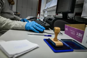 Οι αλλαγές στα rapid test των ανεμβολίαστων εργαζομένων και το «ανοιχτό παράθυρο»