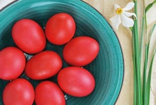Κόκκινα αβγά: Η καλύτερη συνταγή από τον Πέτρο Συρίγο
