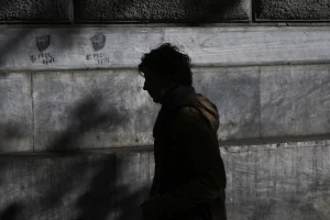 Mπόνους 300 ευρώ σε ανέργους - Ο «κόφτης»