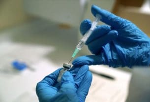 Παγώνη: Αρχές Σεπτεμβρίου τέταρτη δόση του εμβολίου στον γενικό πληθυσμό
