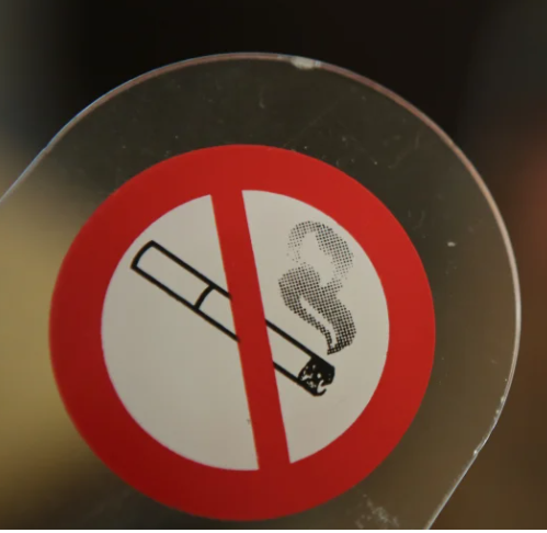 Προς απαγόρευση τσιγάρα μέντας και καπνοί με αρώματα