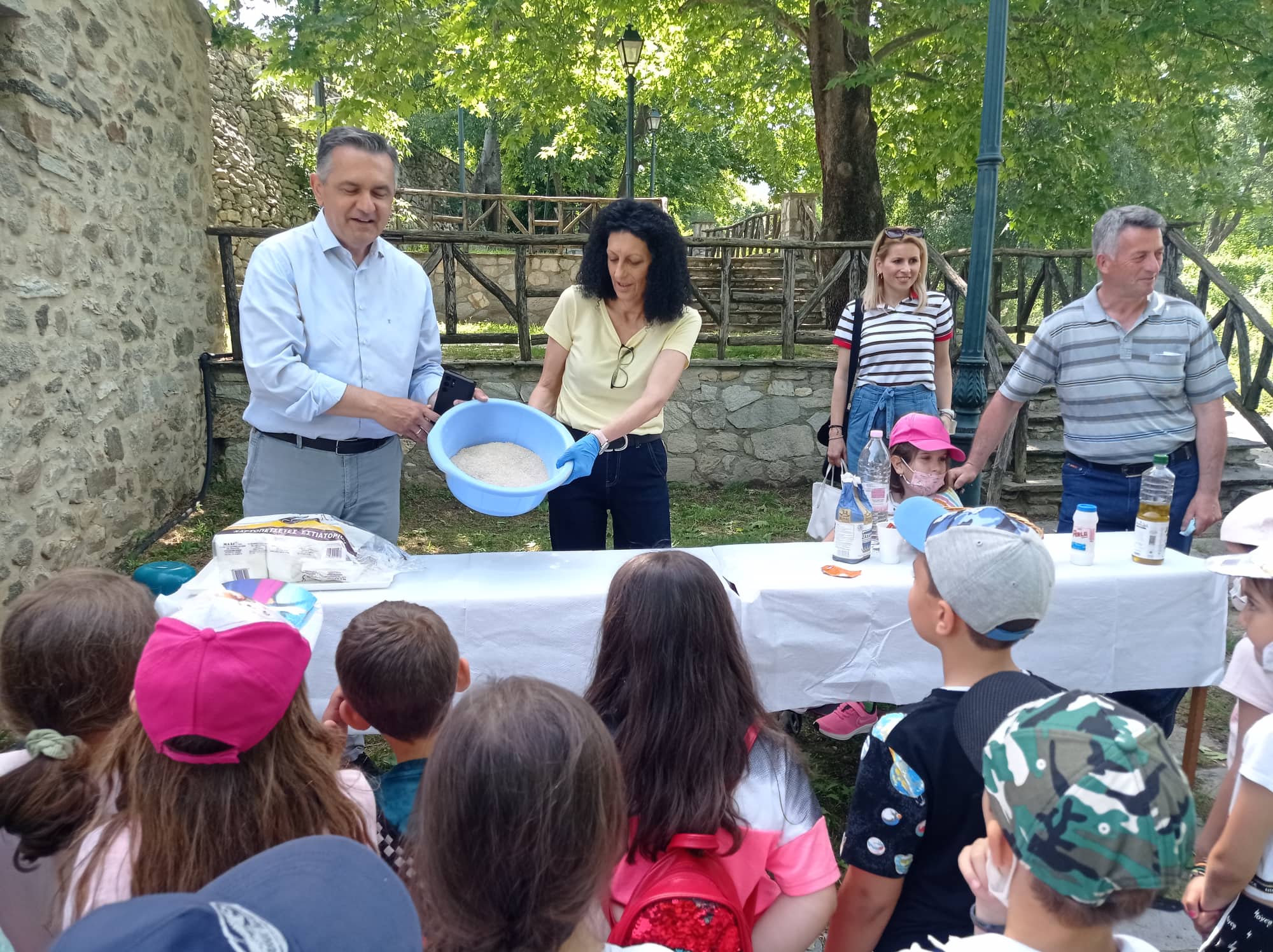 Το Κέντρο Εκπαίδευσης για το Περιβάλλον και την Αειφορία Βελβεντού «φυτεύει τον σπόρο» για την προστασία του Περιβάλλοντος  σε μικρούς μαθητές-Επίσκεψη του Περιφερειάρχη Δυτικής Μακεδονίας Γιώργου Κασαπίδη στο Κέντρο Εκπαίδευσης.   