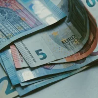 Συντάξεις: «Κλείδωσαν» αυξήσεις έως 1.728 ευρώ