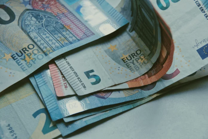 Συντάξεις: «Κλείδωσαν» αυξήσεις έως 1.728 ευρώ