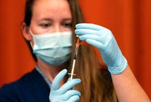 Θ. Πλεύρης για εμβόλιο κορονοϊού: Τέταρτη δόση για όλους τον Σεπτέμβριο