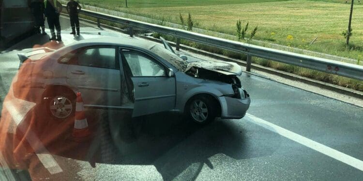 Eordaialive.com - Τα Νέα της Πτολεμαΐδας, Εορδαίας, Κοζάνης Τροχαίο ατύχημα μέσα στην Εγνατία Οδό,στο ρεύμα προς Πολύμυλο-Φωτογραφία