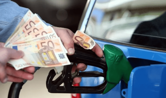 Μαύρη τρύπα για την οικονομία οι τιμές στα καύσιμα - Στο τραπέζι ο ΕΦΚ αλλά και νέα επιδότηση