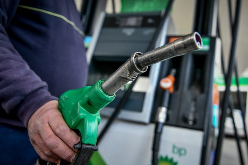 Νέα μέτρα κατά της ακρίβειας: Αλλάζει το fuel pass, τι θα γίνει με το ρεύμα