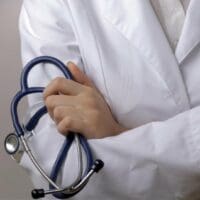 Συνταγογράφηση για ανασφάλιστους: Τι προβλέπεται για εξετάσεις και φάρμακα