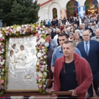 Πτολεμαΐδα: Πλήθος κόσμου στον Ι.Ν Αγίας Τριάδος για τον εορτασμό του Αγίου Πνεύματος (βίντεο-εικόνες)