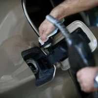 Fuel Pass 2: Οι 3 προϋποθέσεις για να πληρωθείτε τη δεύτερη επιδότηση καυσίμων